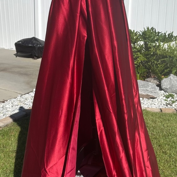 Red ballgown - Picture 7 of 13